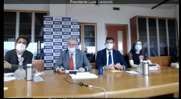 Marche pronte a riaprire estetiste, parrucchieri, bar e ristoranti