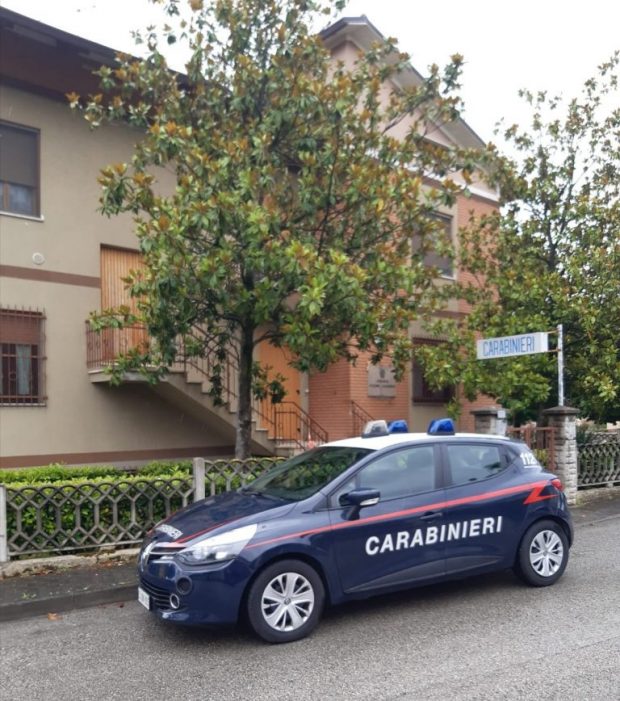 San Lorenzo in Campo, ai domiciliari per maltrattamenti alla ex era fuori per cena: arrestato