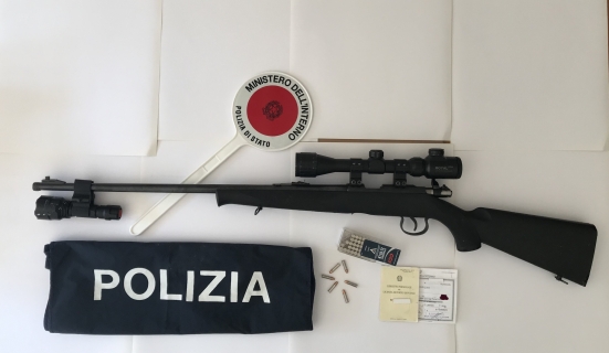 Sparava di notte agli animali, denunciato