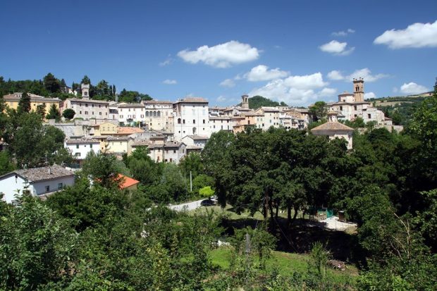 Ultimo week-end di Colori e Tinte a Tavola: a Pergola un viaggio sensoriale tra arte e gusto