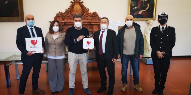 Fondazione Carifano dona 9 defibrillatori al Comune