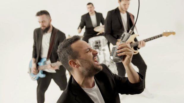 ‘Uno che ti ama più di me’, il ritorno degli Shampisti è un grande successo