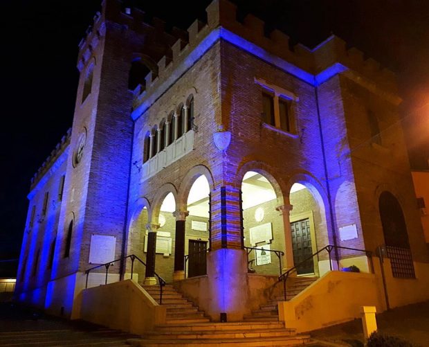 Mondolfo, il Palazzo comunale si tinge di blu per la Giornata mondiale sull’autismo