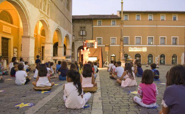 Giovedì sotto le stelle, 29 luglio e 5 agosto in piazza a Fano spettacoli e laboratori nel rispetto dell’ambiente