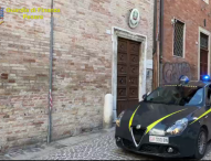 Urbino, si appropria dei soldi del fratello malato. Fiamme gialle gli sequestrano 500mila euro