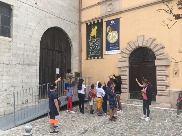 Una giornata alla scoperta dei Bronzi Dorati di Pergola per i ragazzi del centro Gas Gas di Fano