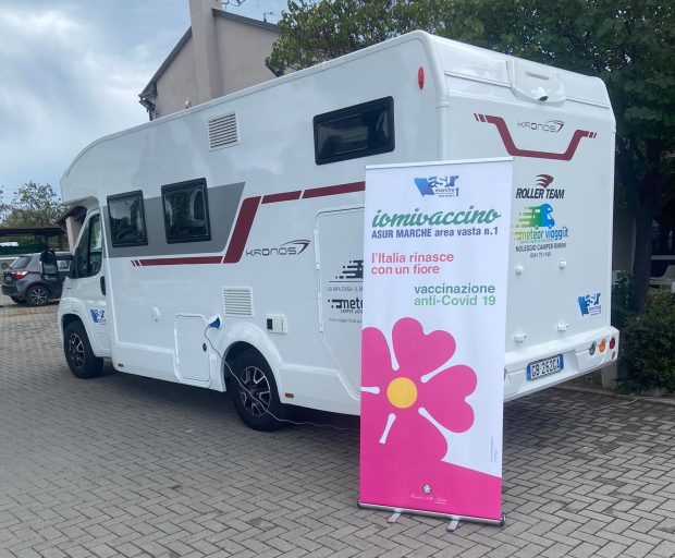 Fano, vaccini no stop per lavoratori e cittadini. A Tre Ponti il camper per le somministrazioni 