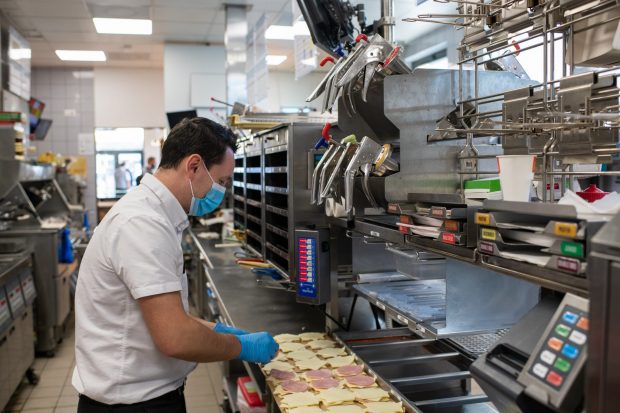 A Fano il BigMac è più buono: in città il tour di presentazione del nuovo processo di preparazione panini