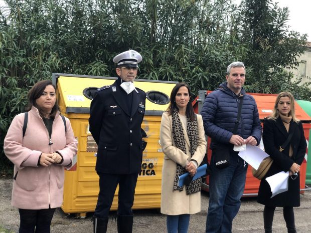 Rifiuti abbandonati, “furbetti” nel mirino: a Fano in arrivo 10 nuove telecamere