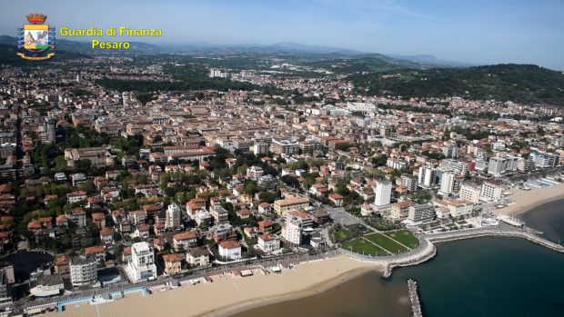 Non versavano la tassa di soggiorno al Comune di Pesaro, beccati 17 gestori di hotel