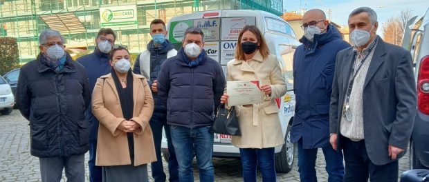 Arrivano a Fano le iniziative di ‘Progetti del Cuore’: consegnato un mezzo di trasporto ad Auser Filo d’Argento