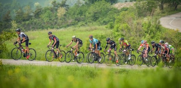 Il Colle dei Cappuccini si scala come l’Everest: a Fossombrone la nuova frontiera del ciclismo