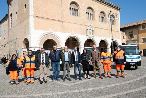Fano, Gorent consegna ad ASET 4 mezzi elettrici per la raccolta rifiuti