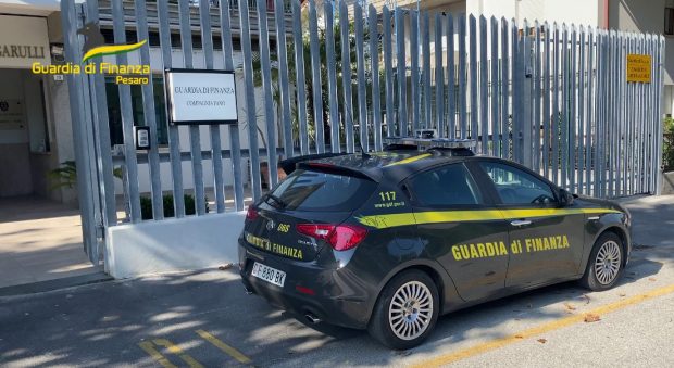 Fano, guardia di finanza sequestra oltre 38mila prodotti non sicuri