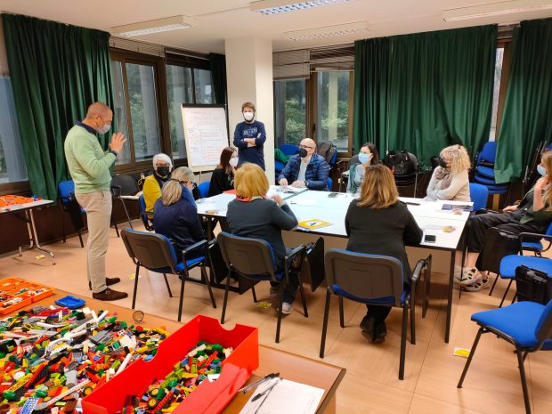 Marche, la Regione forma i nuovi dipendenti coi mattoncini Lego Serious Play