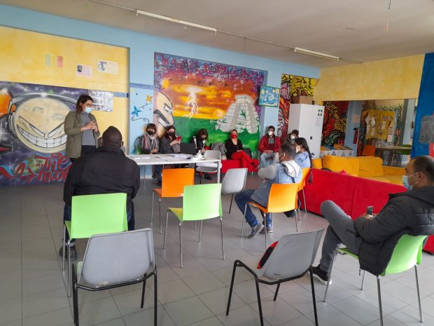 “Nuove comunità”: la piattaforma online per l’inserimento lavorativo di migranti e richiedenti asilo nelle Marche