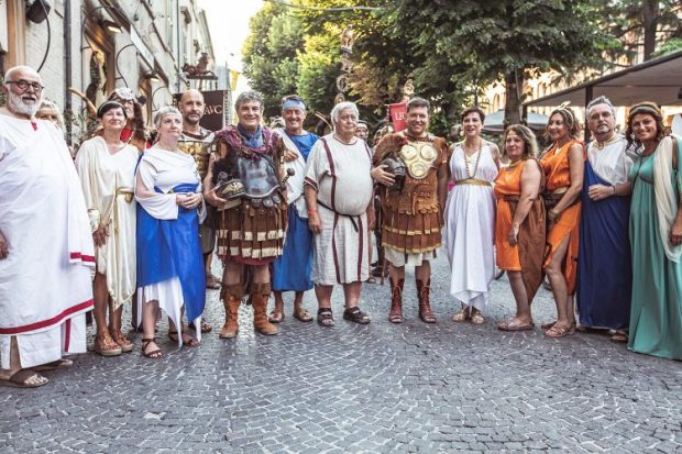 Conclusa la Fano dei Cesari: la corsa delle bighe vinta dalla fazione della Volpe