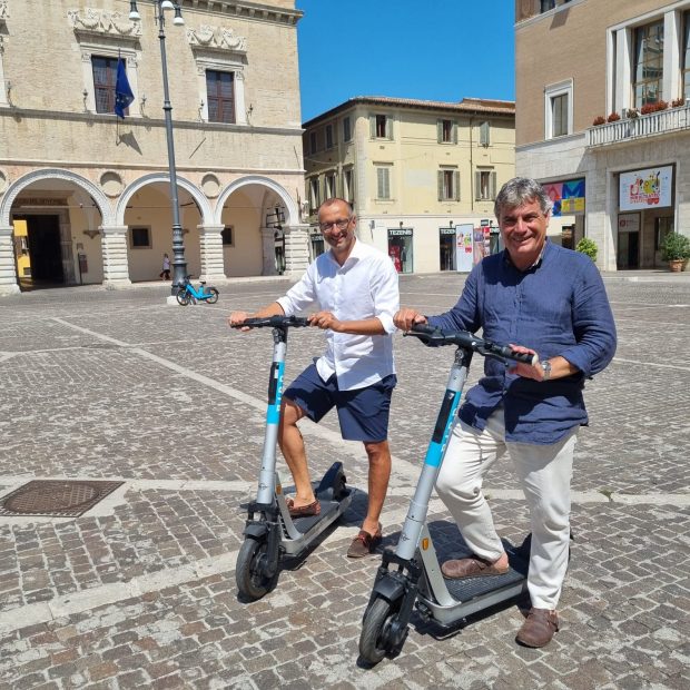 Bird sbarca anche a Fano, Ricci e Seri: «Si amplia servizio mobilità sostenibile che unisce le due città»