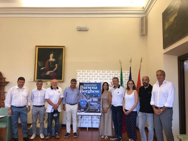Fano, la Darsena Borghese torna a illuminare la città