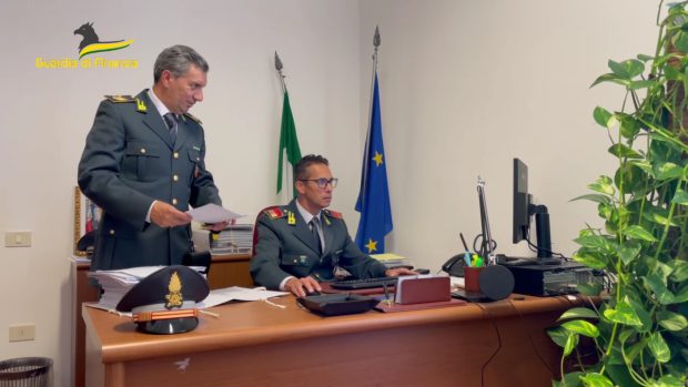 Scoperta frode carosello finalizzata all’evasione fiscale. Sequestro preventivo per circa 1 milione di euro