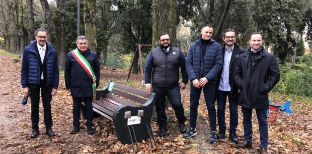 Ai Passeggi di Fano sono arrivate le panchine intelligenti