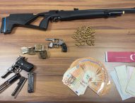 Piandimeleto: pistole e soldi in casa, fermato dai Carabinieri