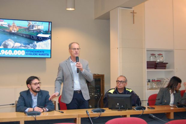 Difesa della costa, presentati i lavori di manutenzione delle scogliere a Marotta Mondolfo