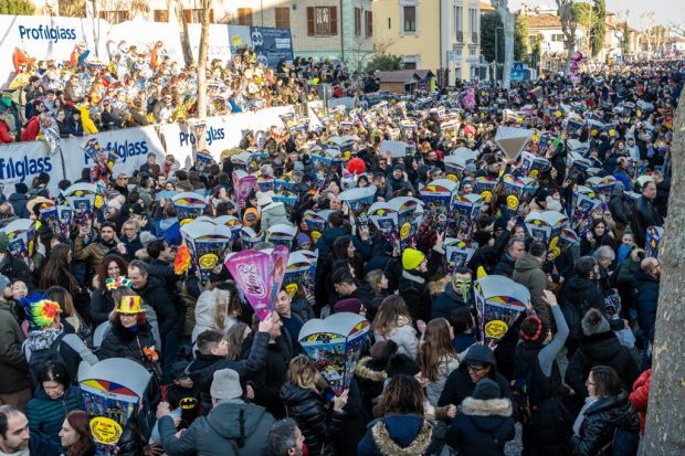 Carnevale di Fano saluta con Joe T Vannelli, il rogo del Pupo e con l’estrazione dei premi della lotteria