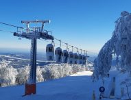 Monte Catria, ancora tanta neve: si continua a sciare