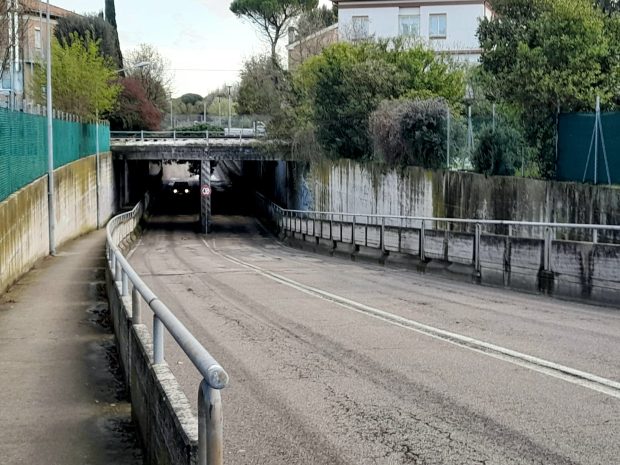 Fano, chiuso il sottopasso del quartiere Vallato