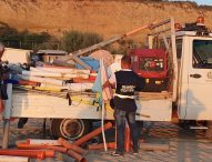Occupano la spiaggia libera illecitamente con ombrelloni e lettini, interviene la Guardia costiera