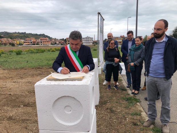 Fano, posata la prima pietra del polo scolastico 06 anni di Cuccurano