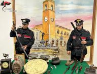 Fano: arrestato 58enne per furto in abitazione e detenzione illegale di armi