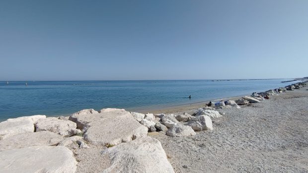 Mareggiata Metaurilia, Talamelli: “Varchi da chiudere entro l’estate”