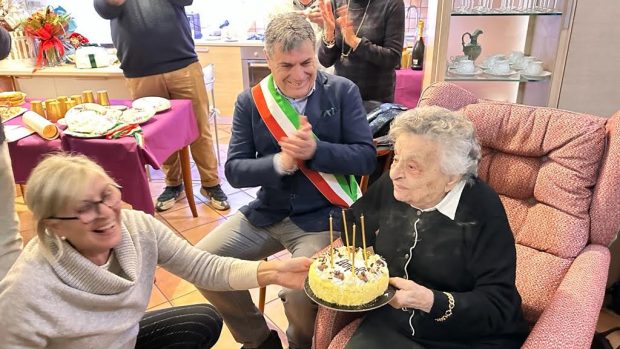Fano, auguri alla centenaria Fausta Ciancamerla