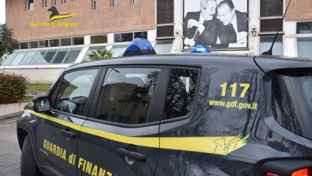 Fiamme Gialle Pesaro sequestrano oltre 800mila euro a un evasore fiscale