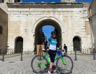 Il Giro d’Italia arriva a Fano. Vetrine in rosa grazie a Confcommercio