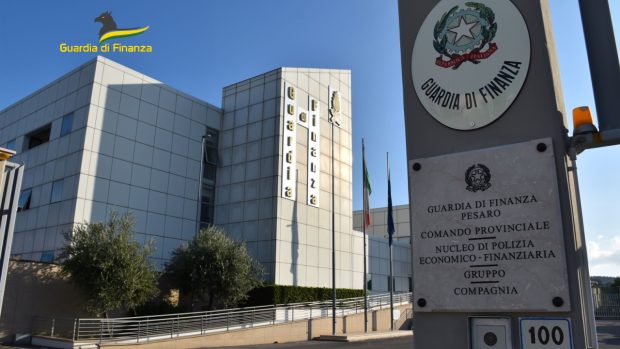 Guardia di Finanza di Pesaro: controlli ad ampio raggio. Scoperti 11 lavoratori in nero