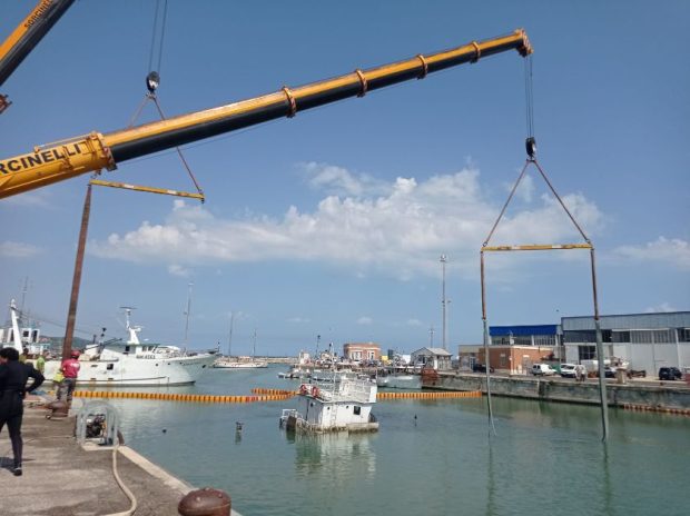 Rimozione di ‘Nettuno’ al Porto di Fano, avviate le operazioni
