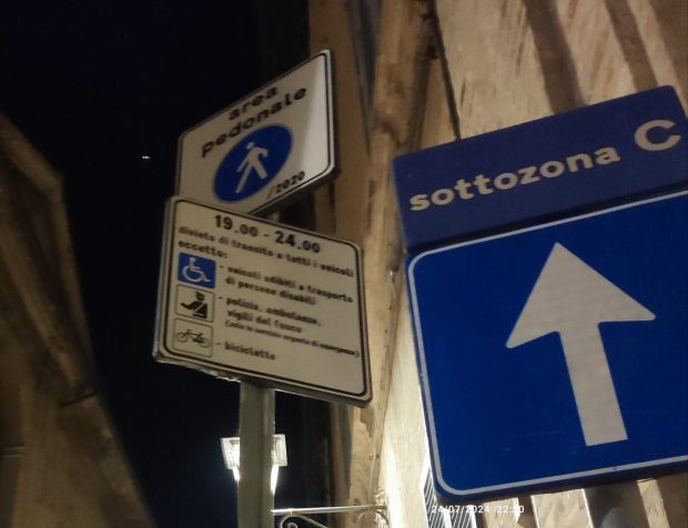 Parcheggio in ztl a Fano, botta e risposta tra Panaroni e Manocchi