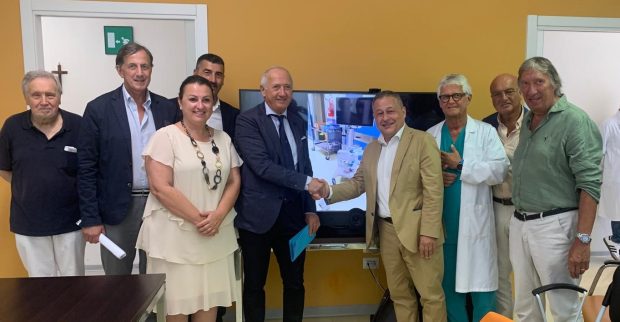 Fondazione Carifano dona al reparto di Urologia ecografo unico nelle Marche
