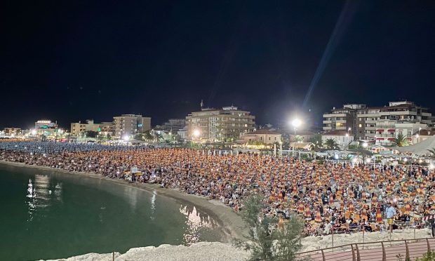 Fano, in 15 mila per lo spettacolo pirotecnico che ha chiuso la Festa del Mare