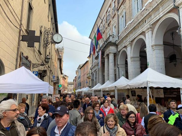 Fiera del Tartufo di Pergola, si va verso il tutto esaurito