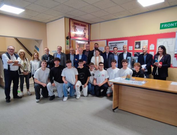 Uso consapevole dell’acqua potabile: inaugurato il nuovo erogatore al Liceo Torelli di Fano