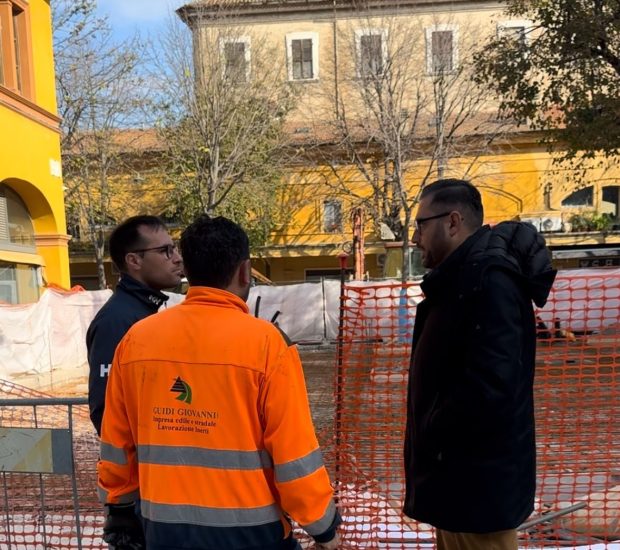 Fano, betoniere in piazza Andrea Costa per i lavori di pavimentazione