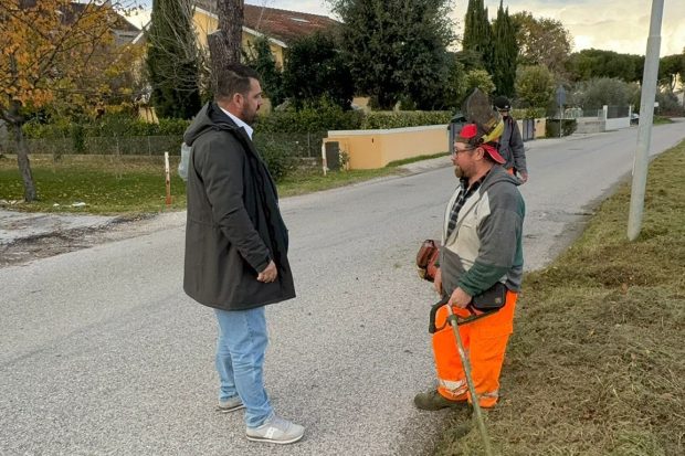 Fano: al via gli sfalci dell’erba e la pulizia delle banchine stradali