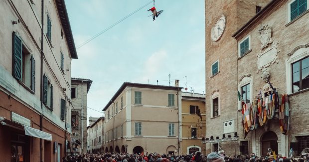 Il Natale che non ti aspetti: arriva il weekend dedicato alla Befana in provincia di Pesaro Urbino