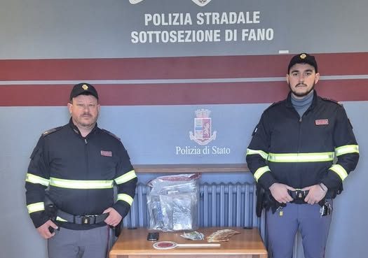 Polizia Stradale di Fano intercetta un veicolo con oltre 3 chili di cocaina nascosti nel contachilometri
