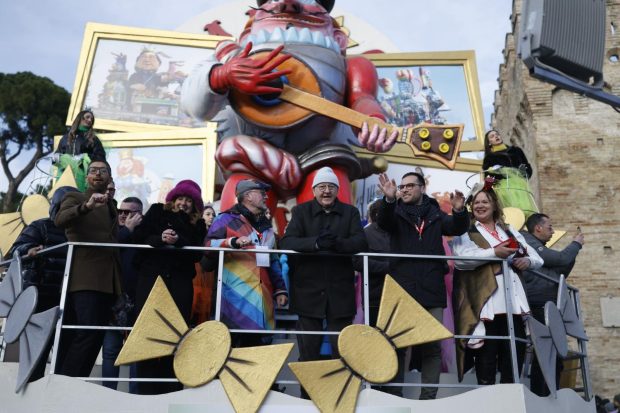 Carnevale di Fano 2025: oltre 10.000 per la prima sfilata