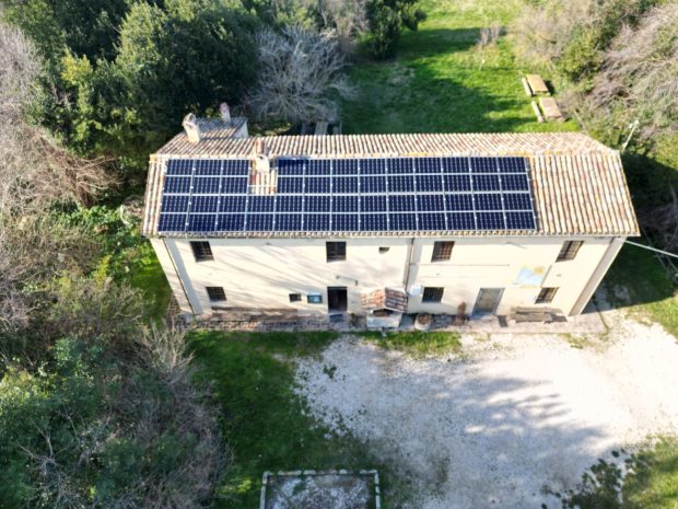 Fano, attivato il fotovoltaico di Casa Archilei. Ilari: “Oltre 2mila euro di risparmio”